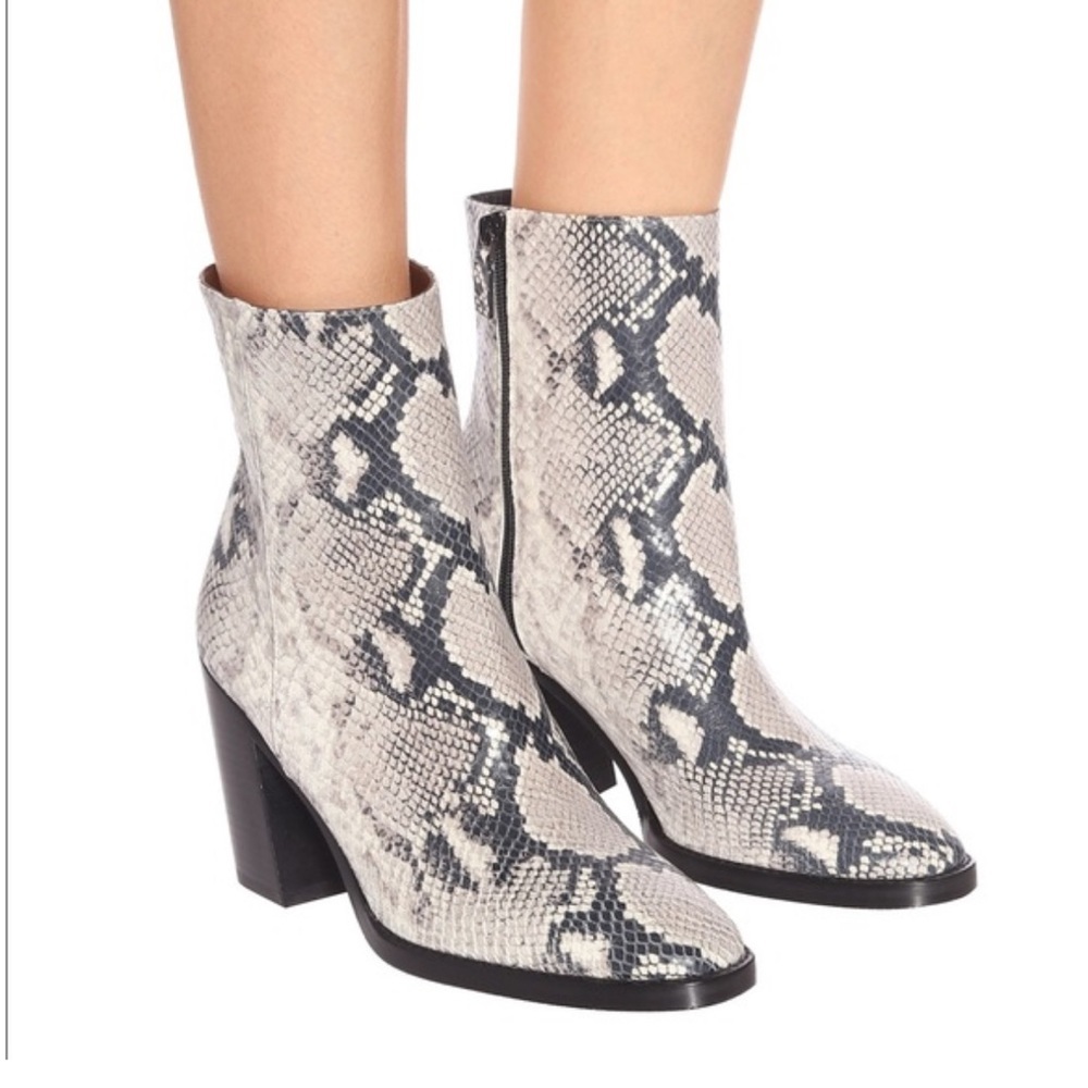 STUART WEITZMAN White Python Ankle Boots Snakeskin Sz 7.5